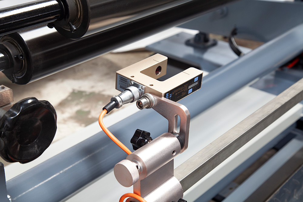 خرید دستگاه رول به شیت کاتینگ کاغذ و نایلون و فیلم پلاستیکی