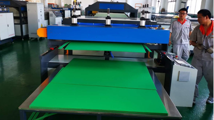 خرید دستگاه برش کات کارتن پلاست هالو شیت